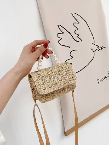 Mini bolsa de palha com decoração de pérola