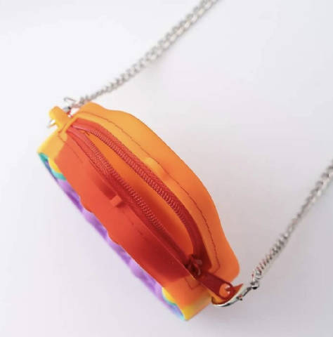 Bolsa de corpo cruzada para meninas com padrão listrado arco-íris