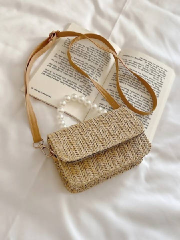 Mini bolsa de palha com decoração de pérola