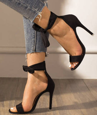 Sandálias de estilete minimalistas com alça de tornozelo